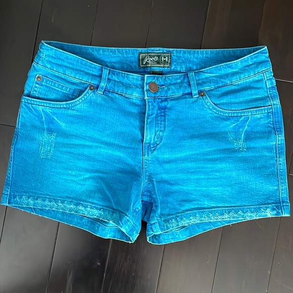 ROOTS- Cutest bright blue denim shorts (26) - Picture 1 of 4